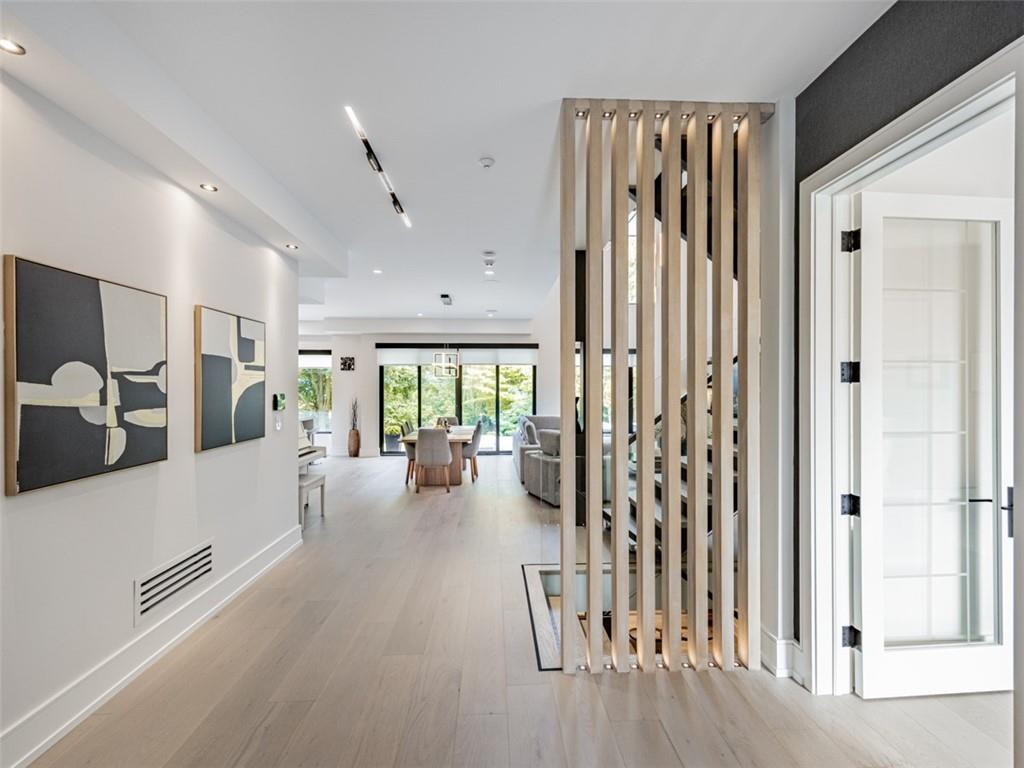 1503 Pembroke Drive, Oakville, Ontario  L6H 1V6 - Photo 4 - H4205238