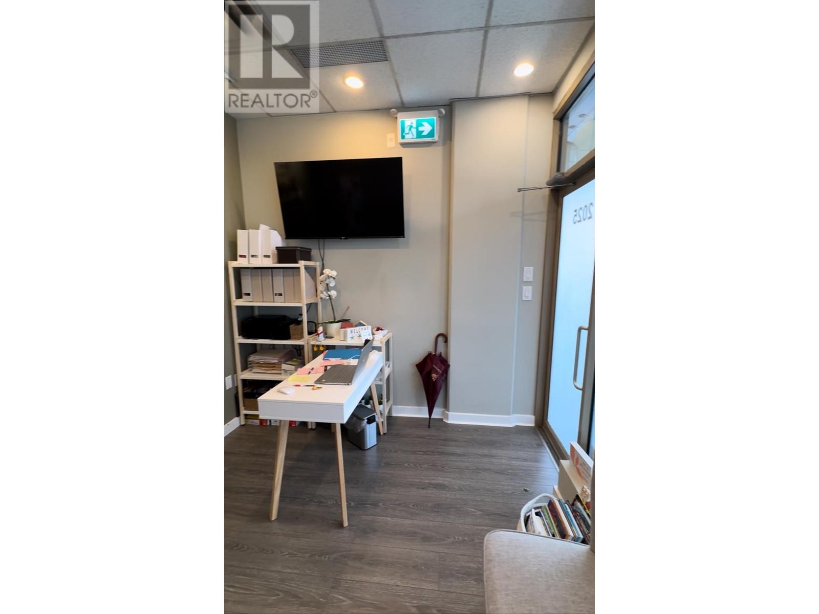 Listing Picture 2 of 18 : 2025 8888 ODLIN CRESCENT, Richmond / 烈治文 - 魯藝地產 Yvonne Lu Group - MLS Medallion Club Member