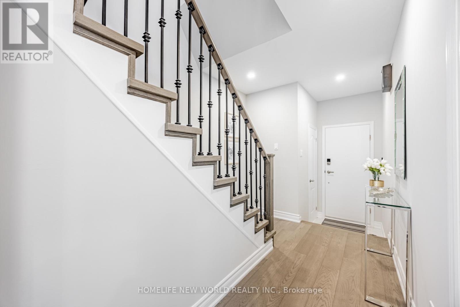 72 Dunmail Drive, Toronto, Ontario  M1V 1J5 - Photo 4 - E9295229