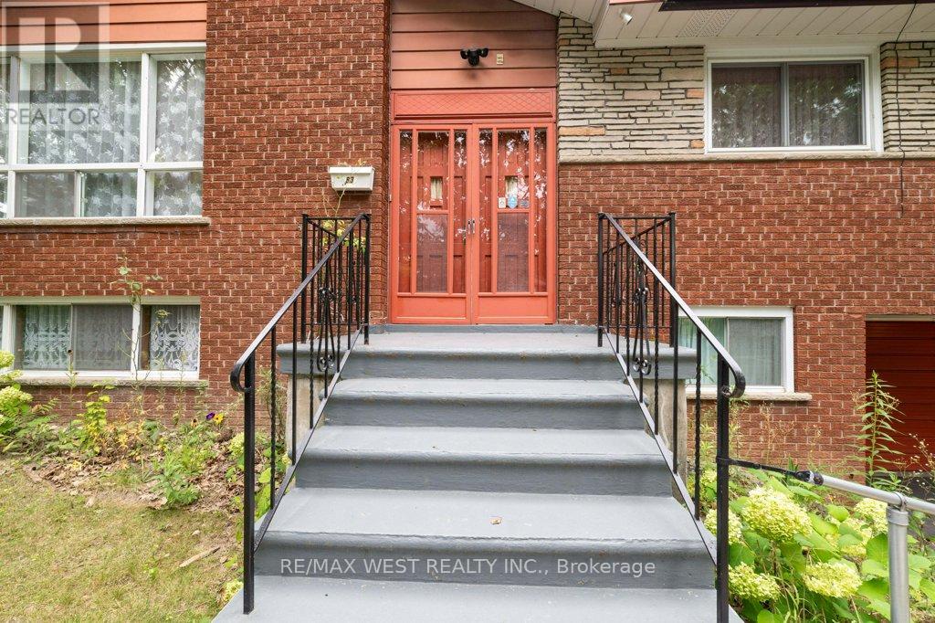 83 Bonnyview Drive, Toronto (Stonegate-Queensway), Ontario  M8Y 3G7 - Photo 2 - W9295241