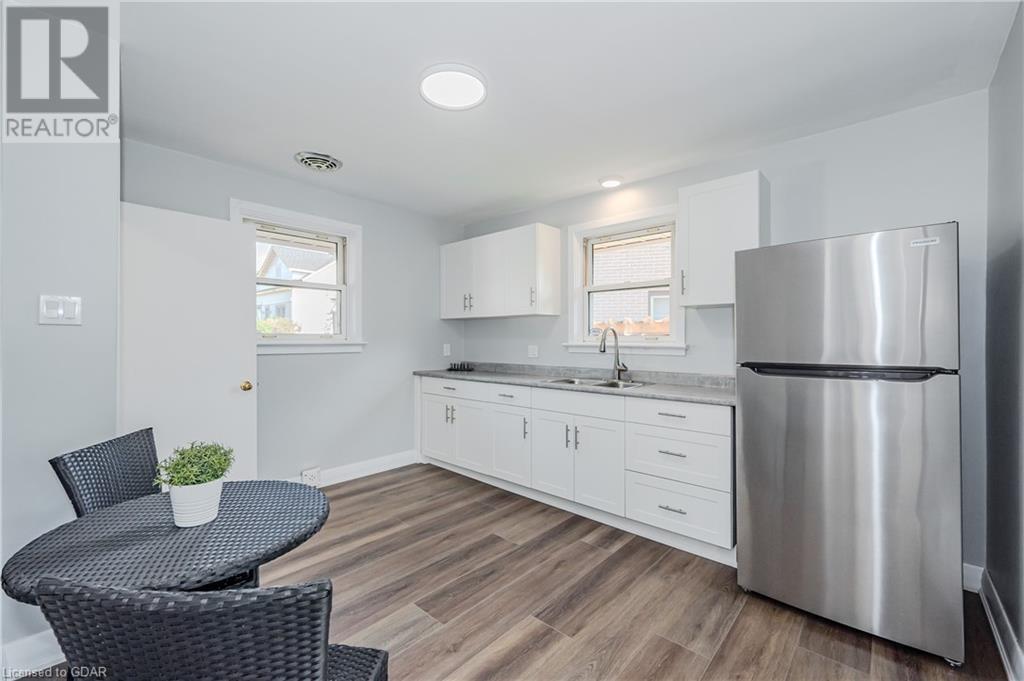 15 Summit Crescent, Guelph, Ontario  N1H 1S2 - Photo 14 - 40639710