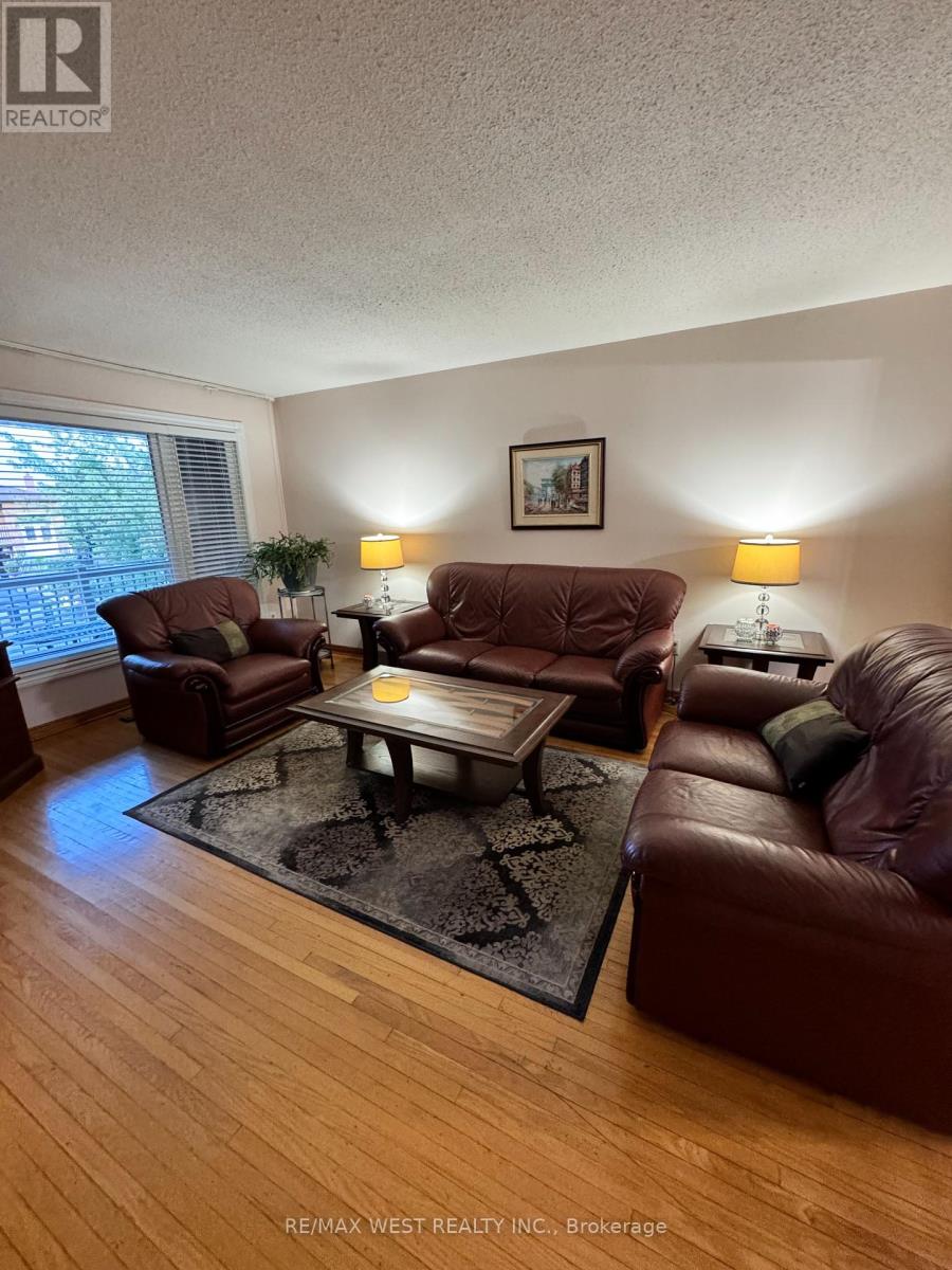 23 John Lindsay Court, Toronto (Glenfield-Jane Heights), Ontario  M3L 2K9 - Photo 6 - W9295457