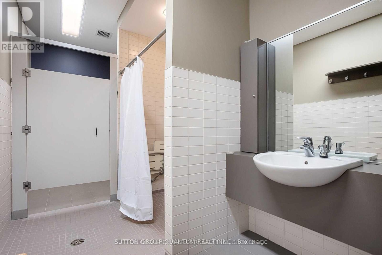 300 - 1005 Skyview Drive, Burlington, Ontario  L7P 5B1 - Photo 17 - W9295779