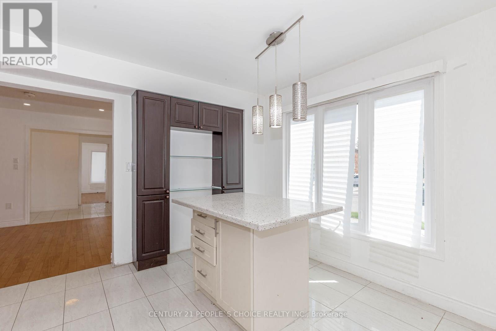 111 Mount Ranier Crescent, Brampton (Sandringham-Wellington), Ontario  L6R 2L1 - Photo 12 - W9295923