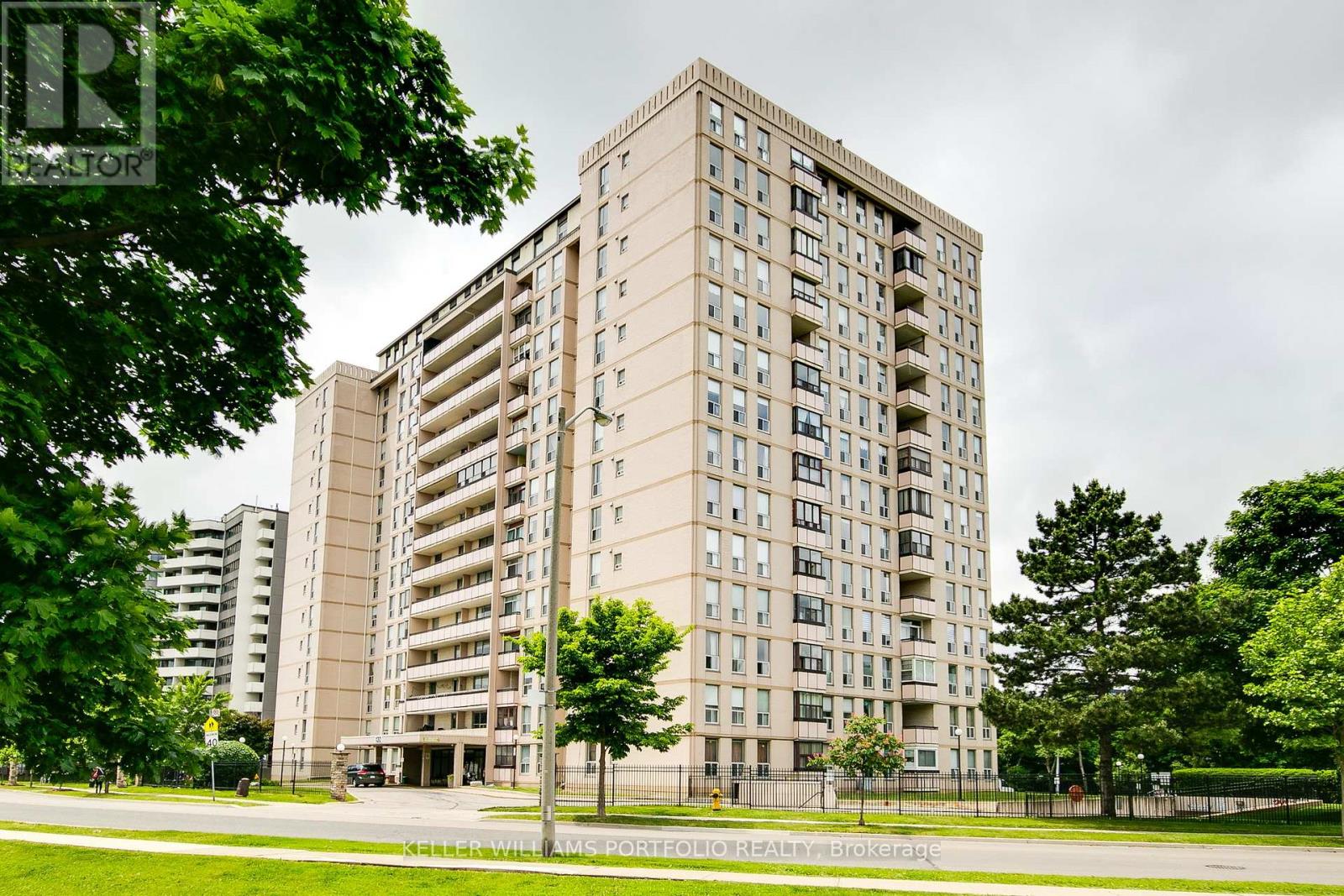 403 - 130 Neptune Drive, Toronto (Englemount-Lawrence), Ontario  M6A 1X5 - Photo 33 - C9296282