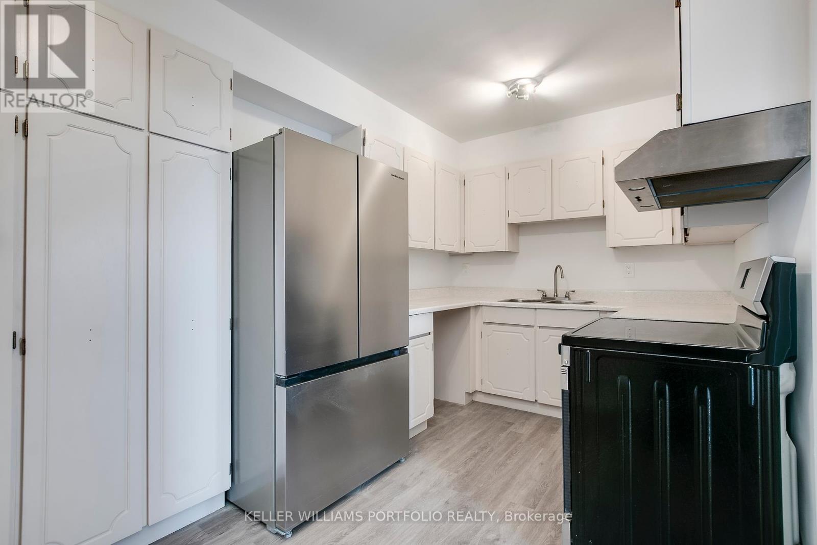 403 - 130 Neptune Drive, Toronto, Ontario  M6A 1X5 - Photo 6 - C9296282