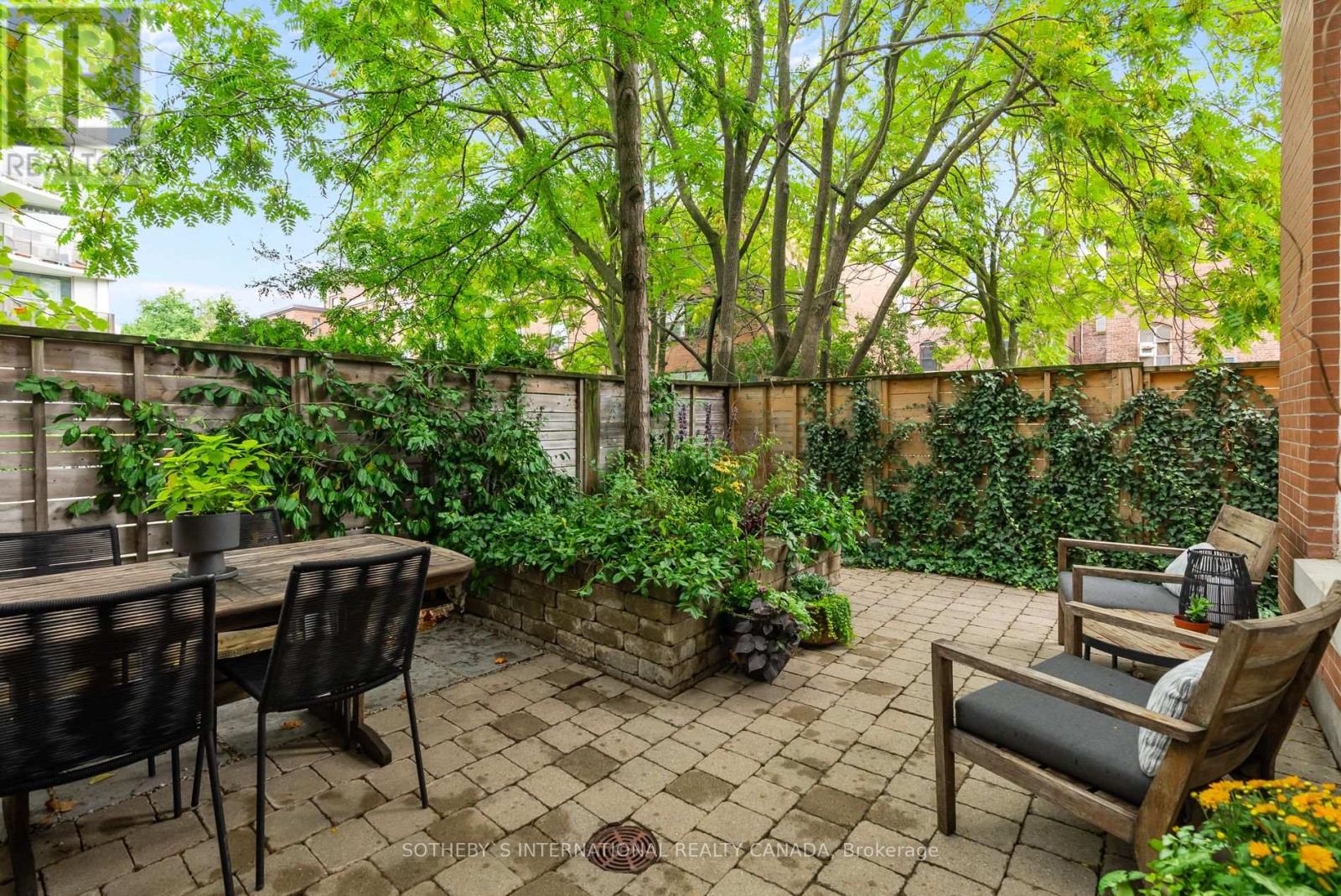 Th1 - 385 Brunswick Avenue, Toronto, Ontario  M5R 3R1 - Photo 26 - C9296284