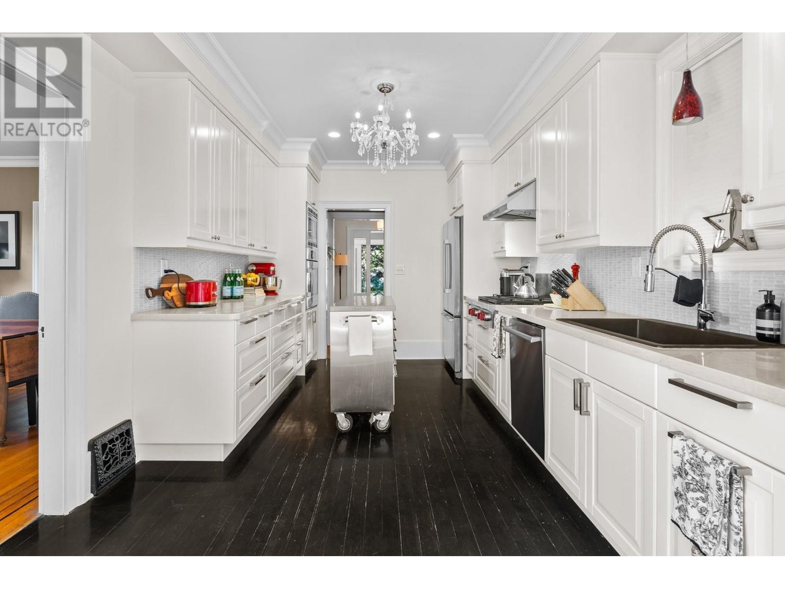 Listing Picture 16 of 40 : 2066 W 42ND AVENUE, Vancouver / 溫哥華 - 魯藝地產 Yvonne Lu Group - MLS Medallion Club Member