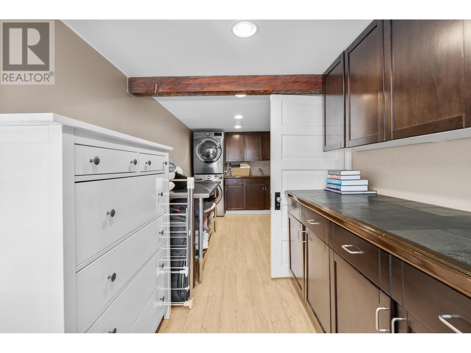 Listing Picture 34 of 40 : 2066 W 42ND AVENUE, Vancouver / 溫哥華 - 魯藝地產 Yvonne Lu Group - MLS Medallion Club Member