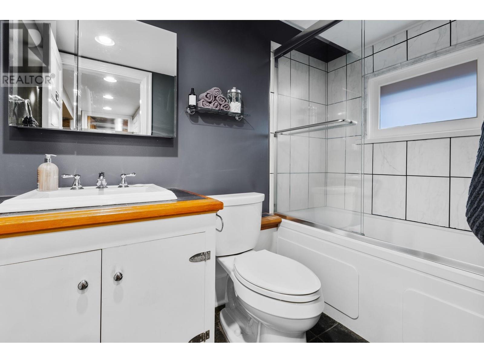 Listing Picture 35 of 40 : 2066 W 42ND AVENUE, Vancouver / 溫哥華 - 魯藝地產 Yvonne Lu Group - MLS Medallion Club Member