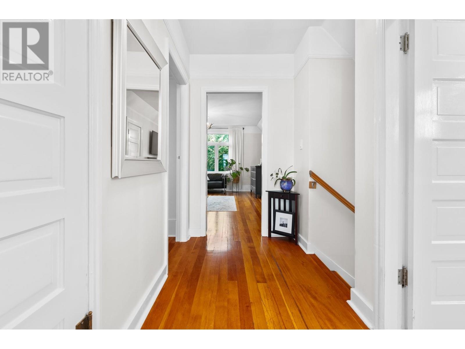 Listing Picture 37 of 40 : 2066 W 42ND AVENUE, Vancouver / 溫哥華 - 魯藝地產 Yvonne Lu Group - MLS Medallion Club Member