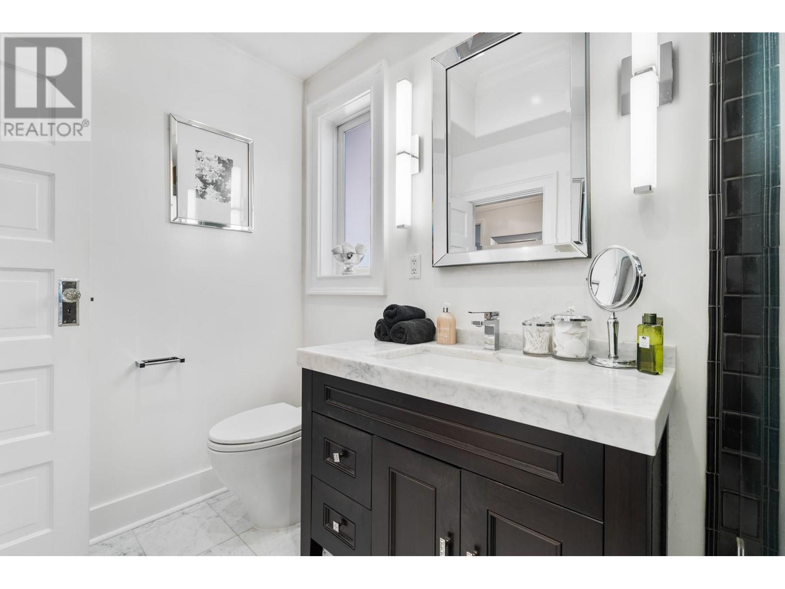 Listing Picture 38 of 40 : 2066 W 42ND AVENUE, Vancouver / 溫哥華 - 魯藝地產 Yvonne Lu Group - MLS Medallion Club Member