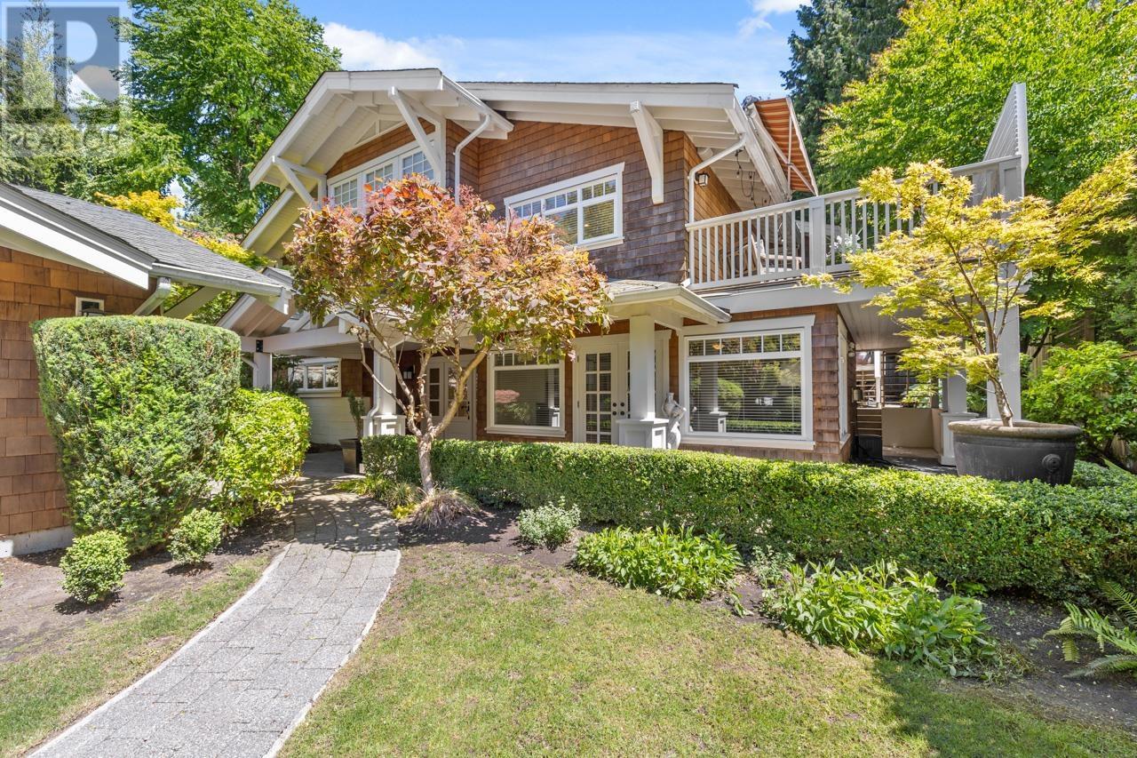 850 FOREST HILLS DRIVE, North Vancouver, British Columbia