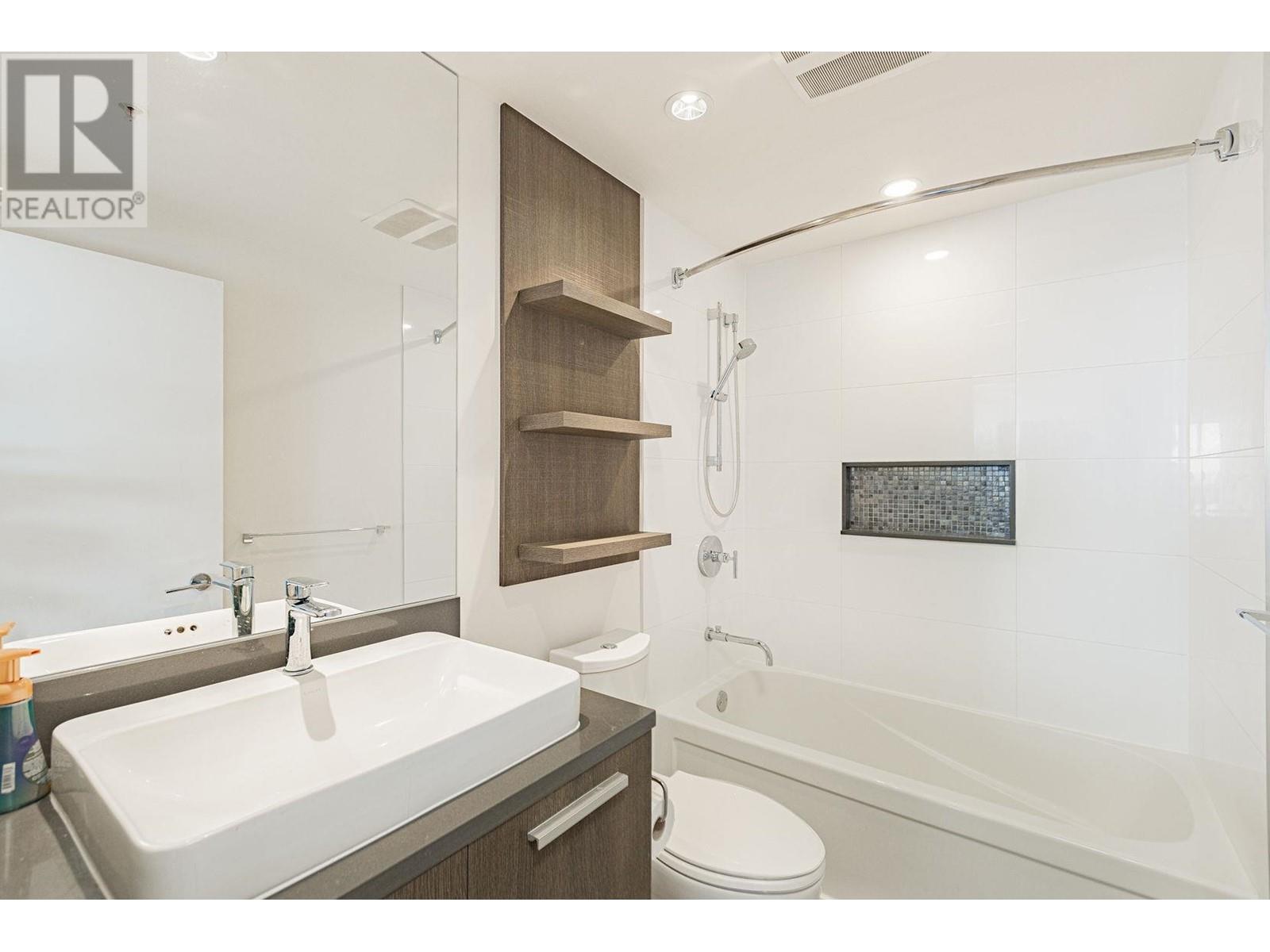 3002 3007 Glen Drive, Coquitlam, British Columbia  V3B 0L8 - Photo 17 - R2916852