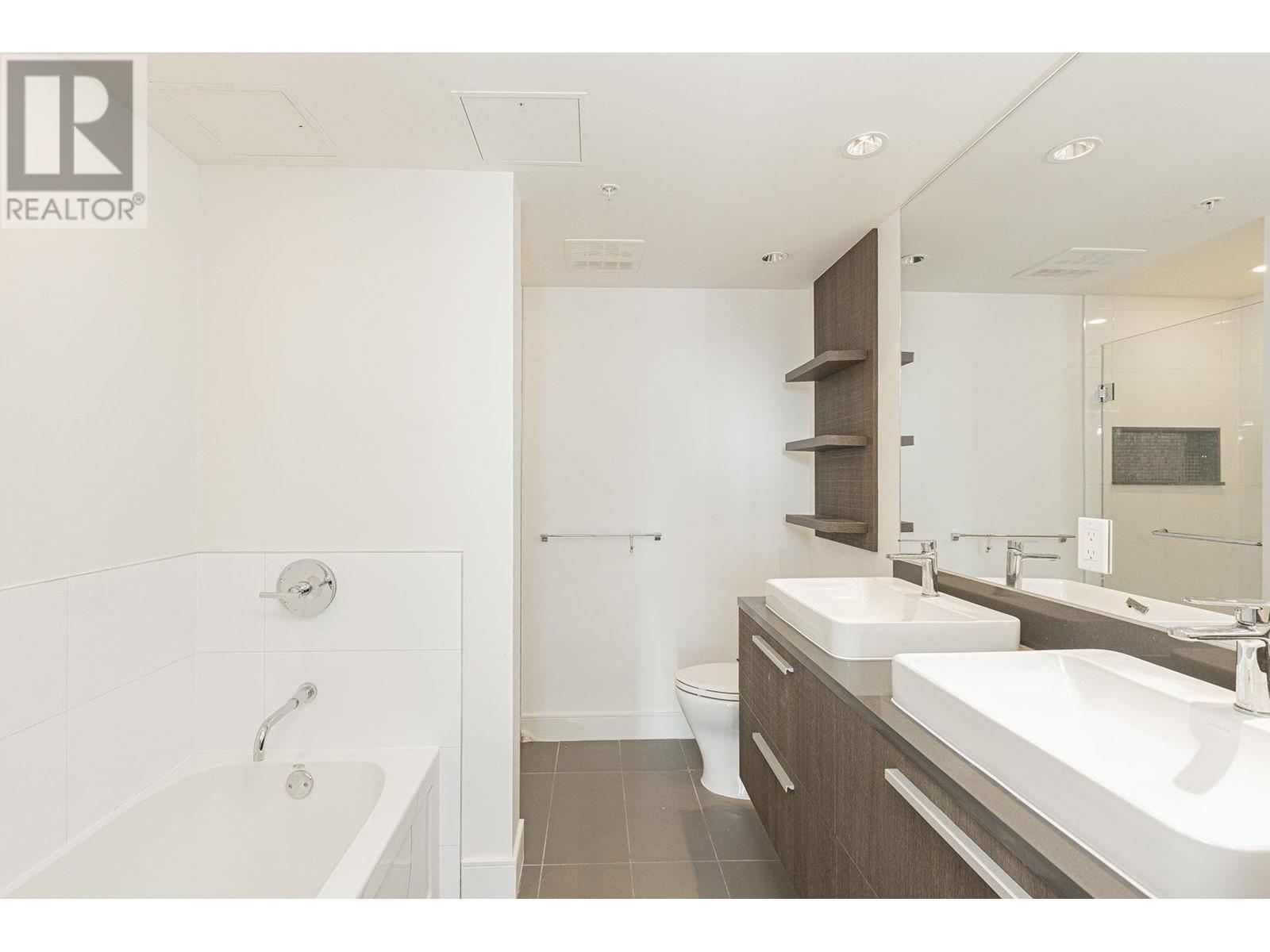 3002 3007 Glen Drive, Coquitlam, British Columbia  V3B 0L8 - Photo 13 - R2916852