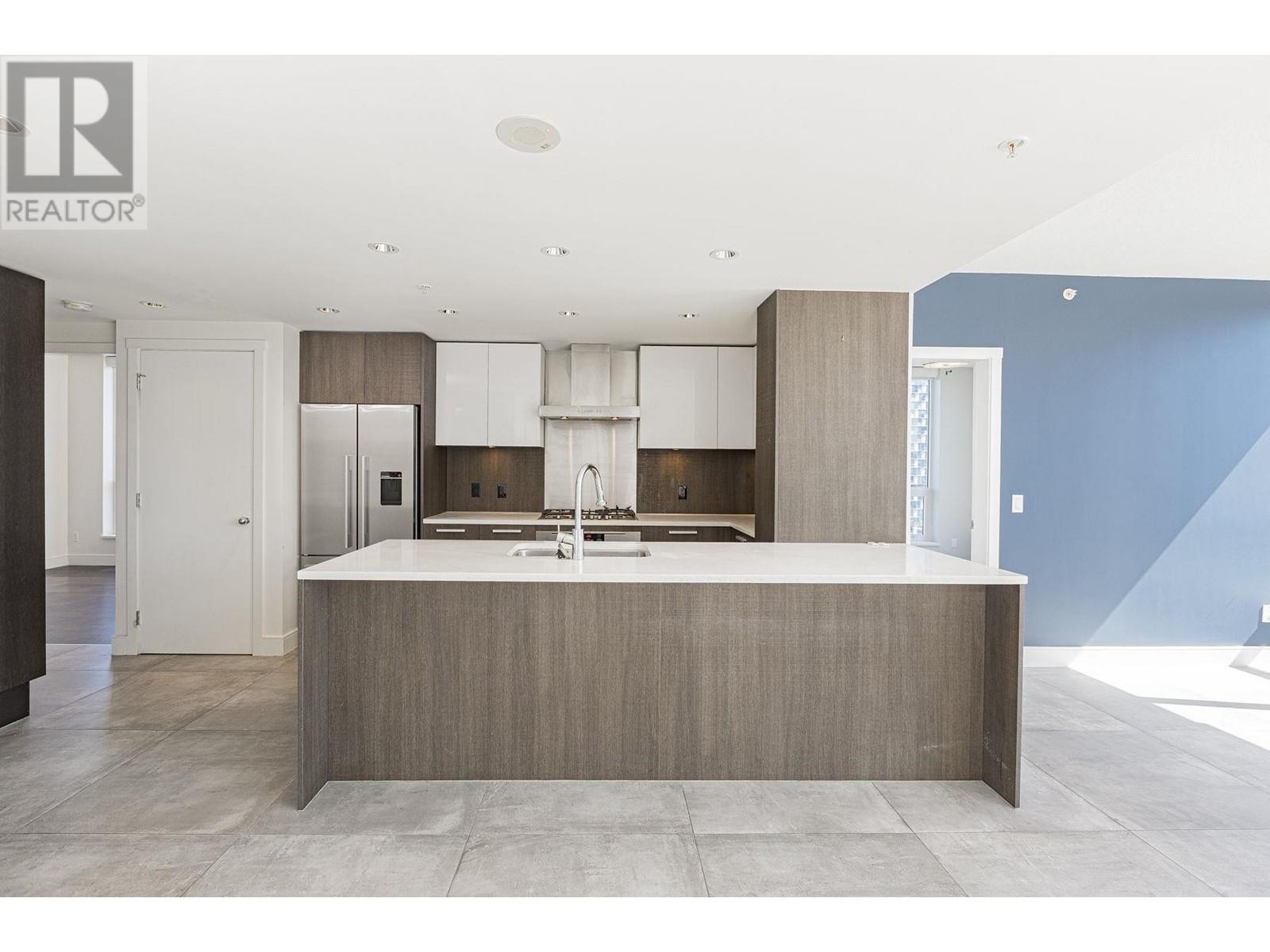 3002 3007 Glen Drive, Coquitlam, British Columbia  V3B 0L8 - Photo 1 - R2916852