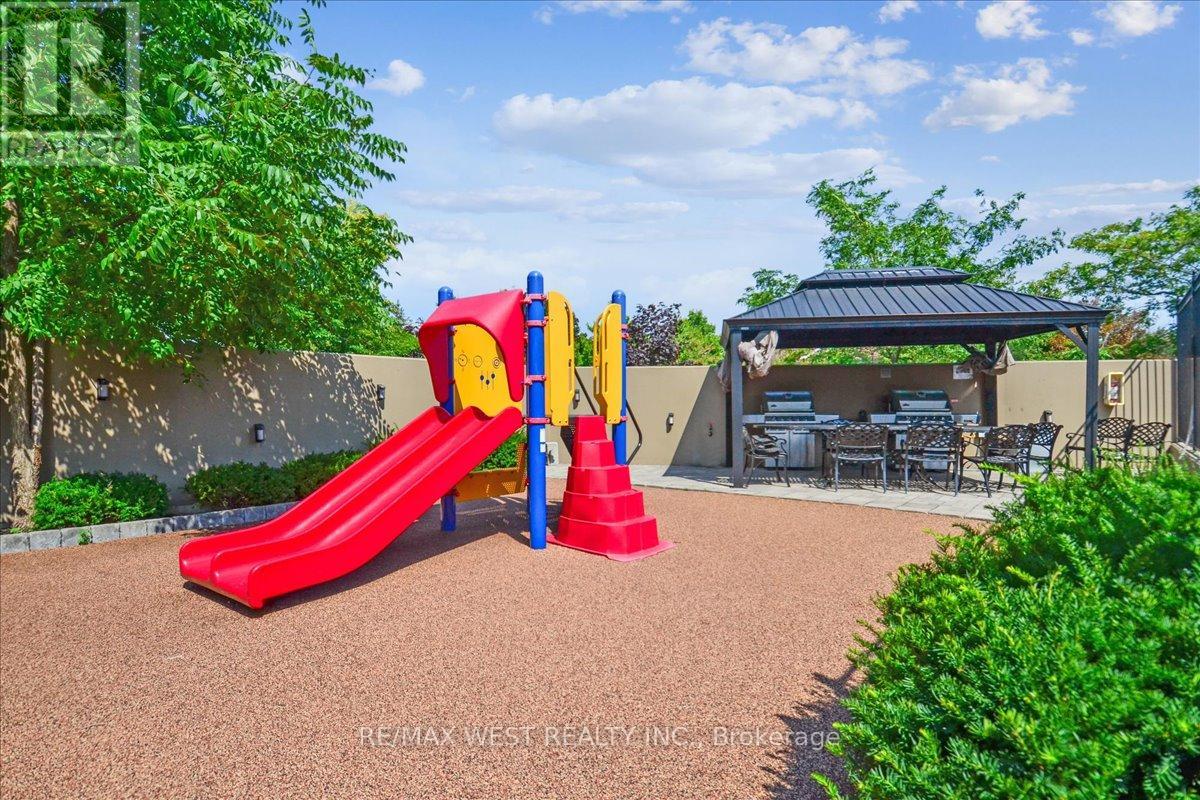 Th#111 - 220 Forum Drive, Mississauga, Ontario  L4Z 4K1 - Photo 5 - W9296479