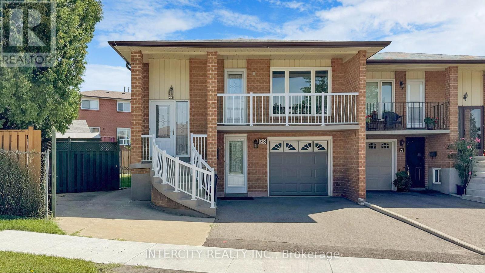 23 Fonthill Place, Toronto, Ontario  M3J 3G6 - Photo 2 - W9296548