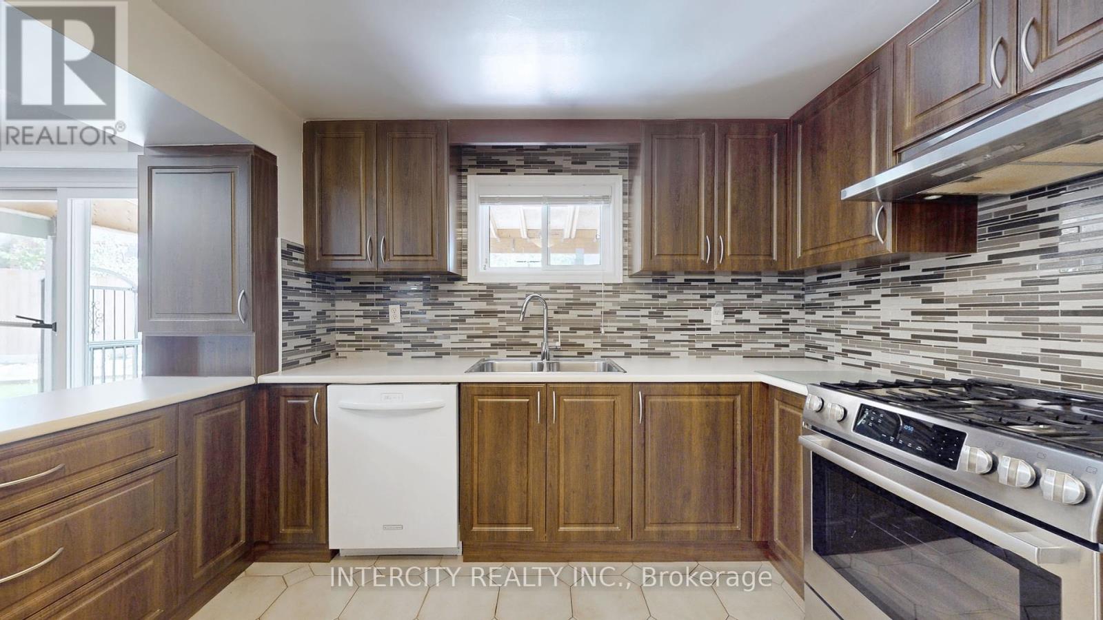 23 Fonthill Place, Toronto, Ontario  M3J 3G6 - Photo 23 - W9296548