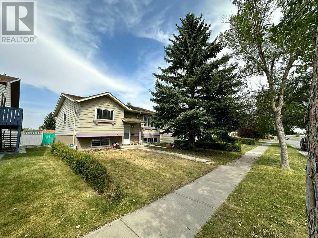 68 Macewan Drive Nw, Calgary, Alberta  T3K 2P7 - Photo 2 - A2162323