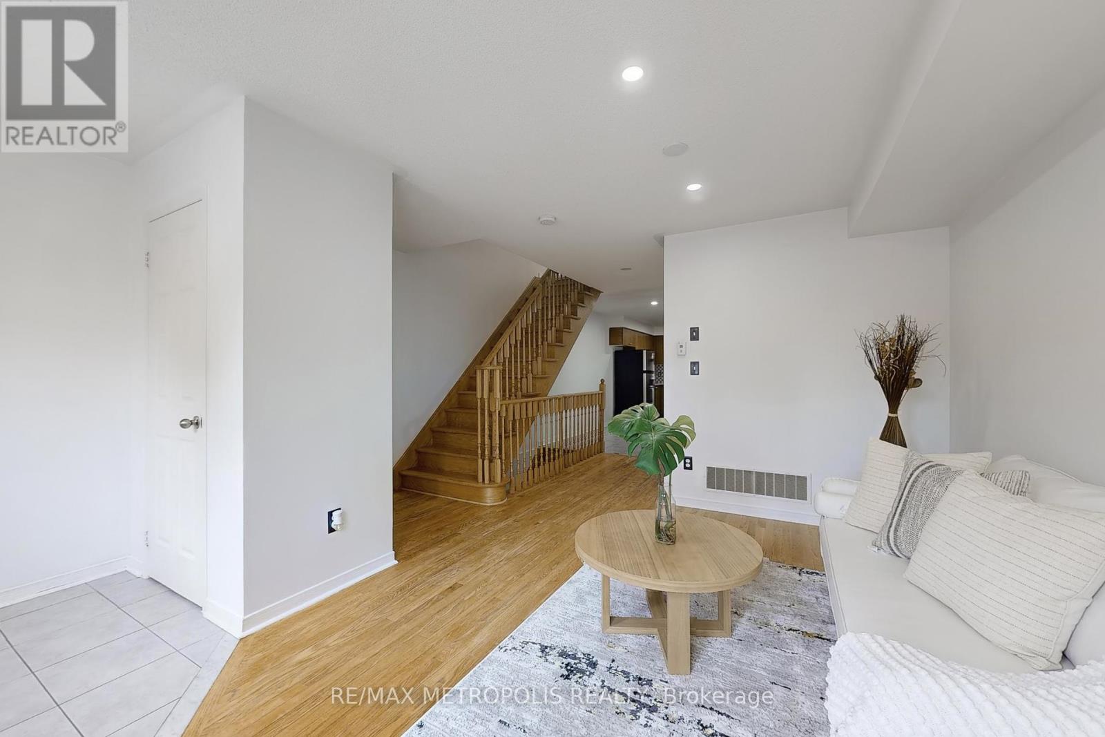 20 Odoardo Di Santo Circle, Toronto (Downsview-Roding-Cfb), Ontario  M3L 0B3 - Photo 6 - W9296714