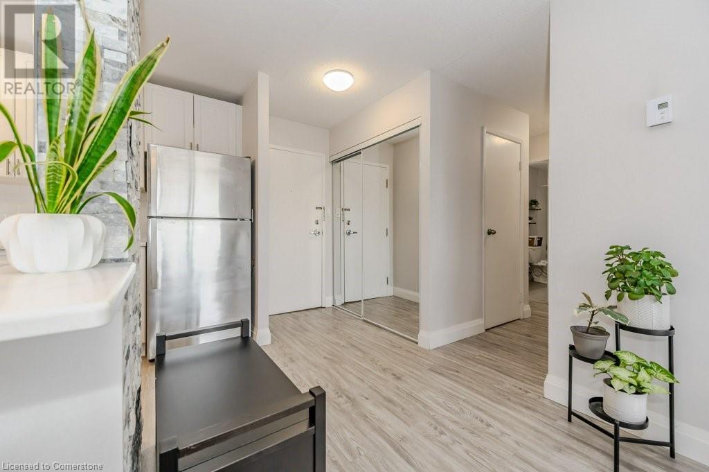 276 Eiwo Court Unit# 305, Waterloo, Ontario  N2K 3M6 - Photo 3 - 40636858