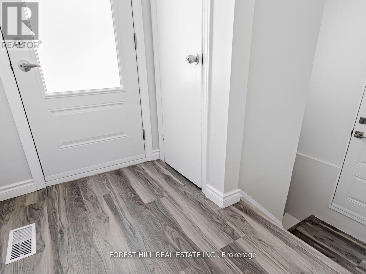 924 Sheppard Avenue W, Toronto, Ontario  M3H 2T6 - Photo 2 - C9296843