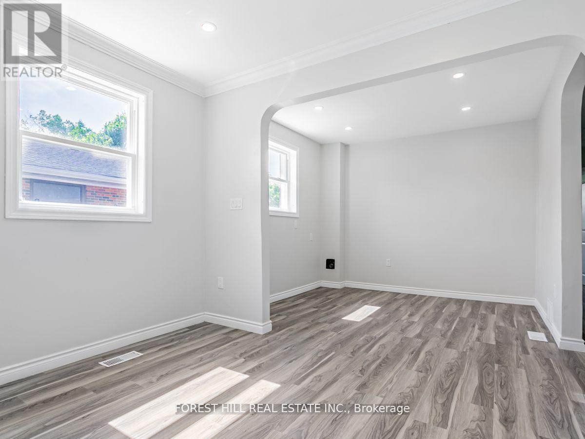 924 Sheppard Avenue W, Toronto, Ontario  M3H 2T6 - Photo 3 - C9296843