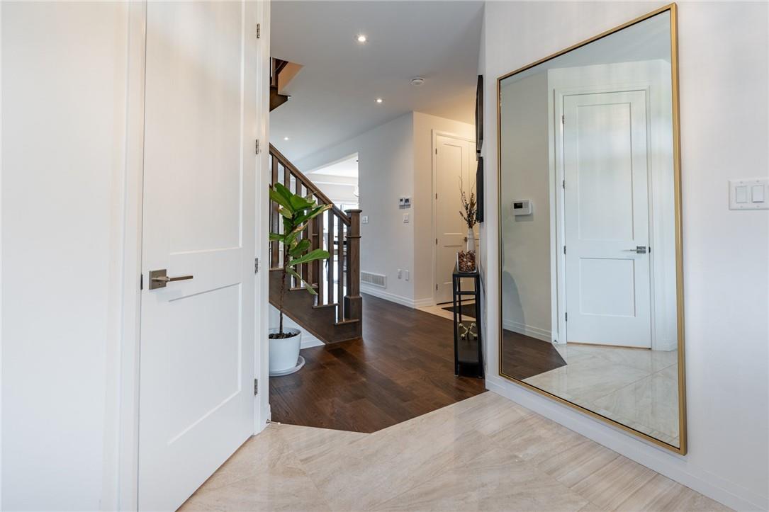 28 Columbus Gate, Stoney Creek, Ontario  L8J 0L3 - Photo 3 - H4205483