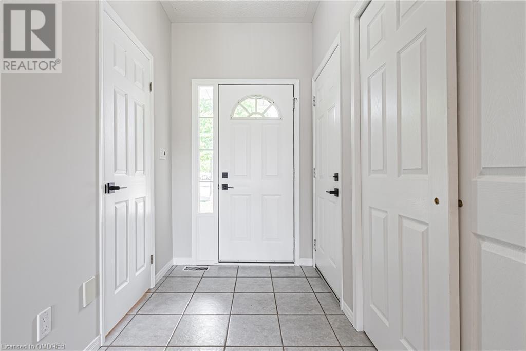 2268 Greenway Terrace, Burlington, Ontario  L7M 4N5 - Photo 3 - 40640377