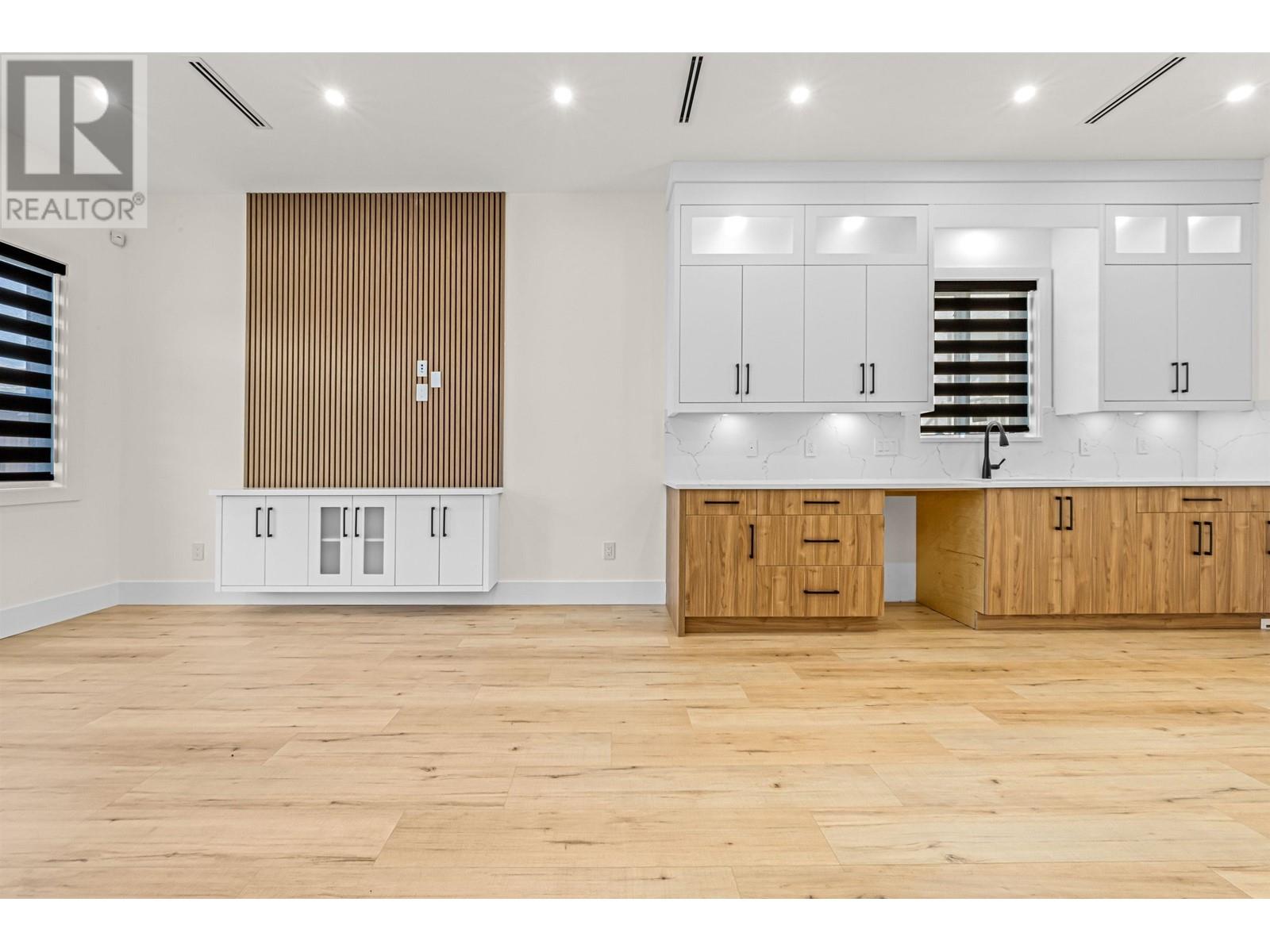Listing Picture 11 of 29 : 7633 ROSEWOOD STREET, Burnaby / 本拿比 - 魯藝地產 Yvonne Lu Group - MLS Medallion Club Member