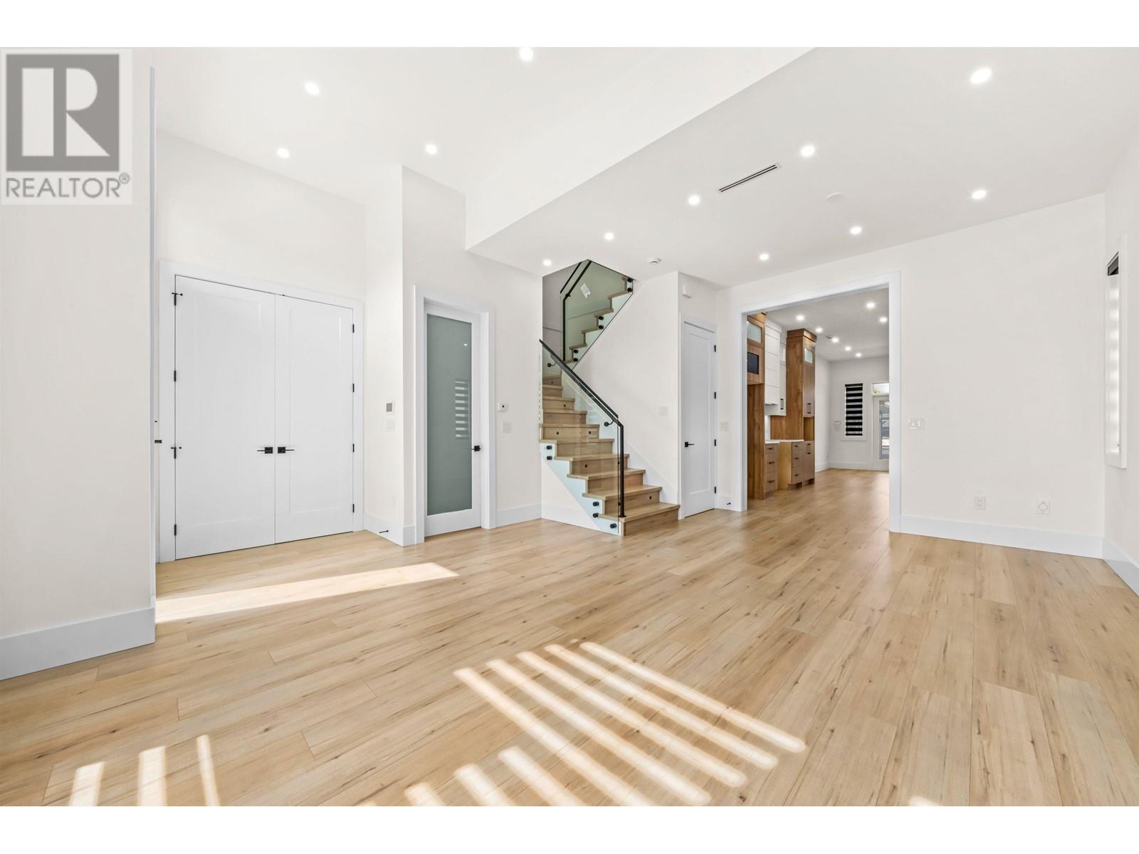 Listing Picture 6 of 29 : 7633 ROSEWOOD STREET, Burnaby / 本拿比 - 魯藝地產 Yvonne Lu Group - MLS Medallion Club Member