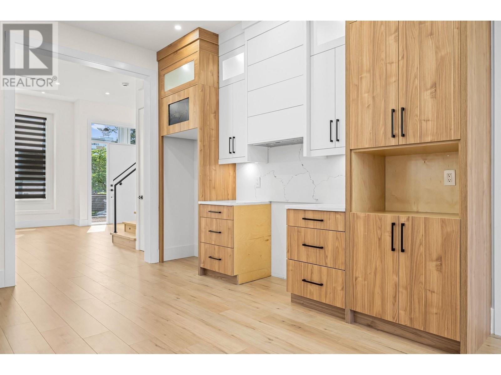 Listing Picture 10 of 29 : 7633 ROSEWOOD STREET, Burnaby / 本拿比 - 魯藝地產 Yvonne Lu Group - MLS Medallion Club Member