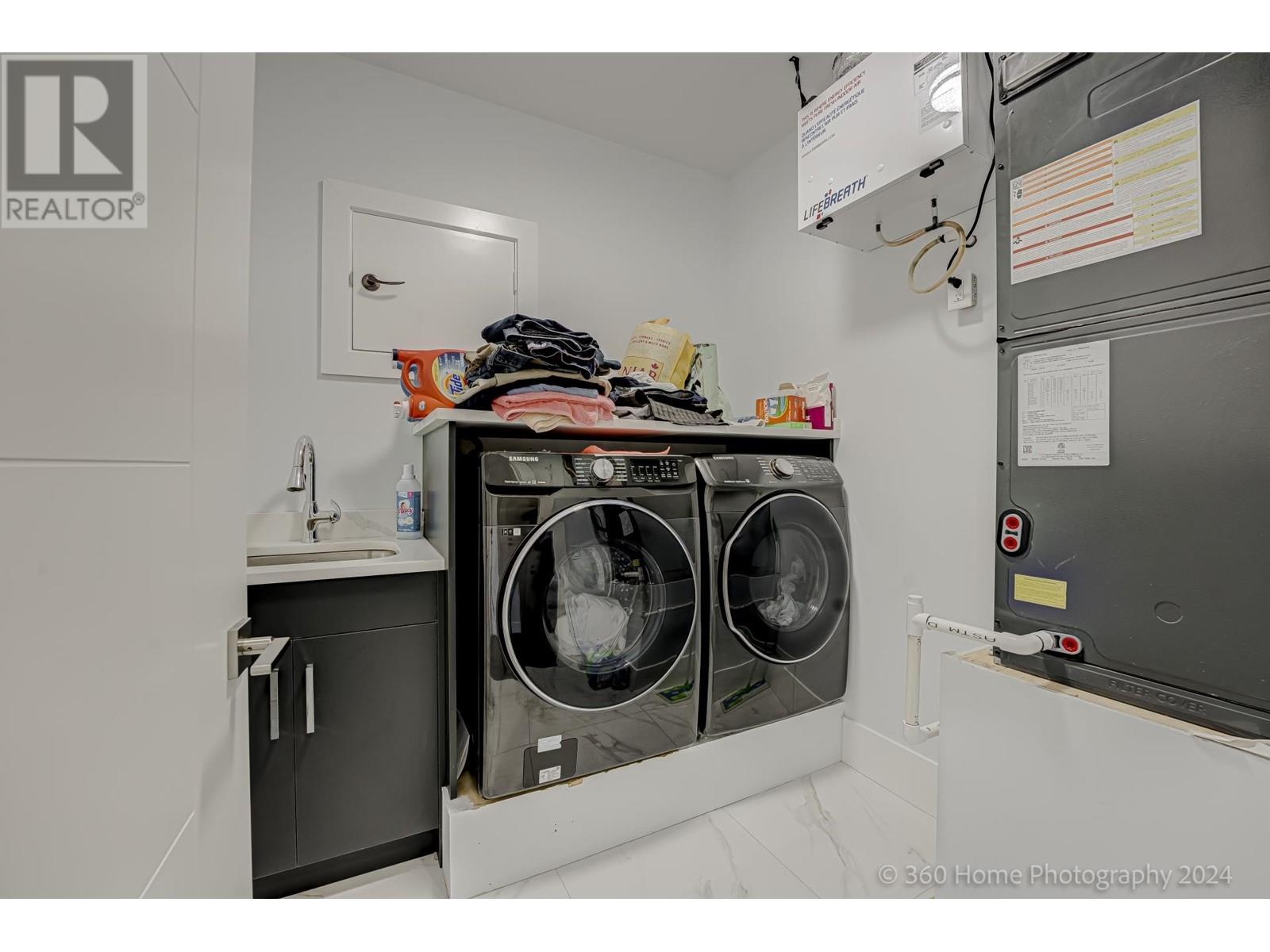 Listing Picture 28 of 40 : 10211 NO. 6 ROAD, Richmond / 烈治文 - 魯藝地產 Yvonne Lu Group - MLS Medallion Club Member