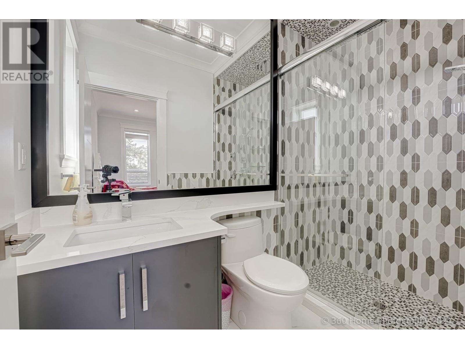 Listing Picture 21 of 40 : 10211 NO. 6 ROAD, Richmond / 烈治文 - 魯藝地產 Yvonne Lu Group - MLS Medallion Club Member