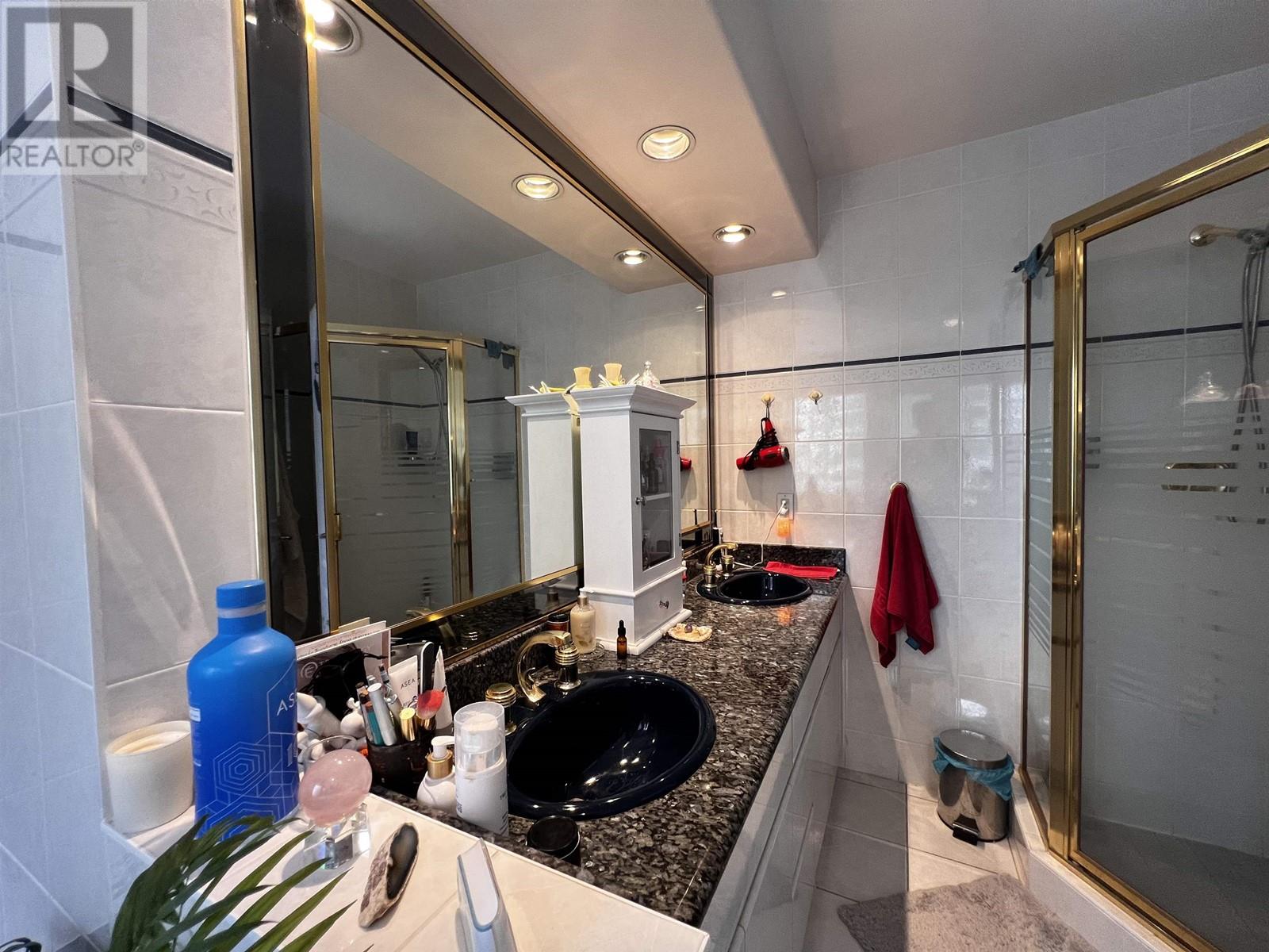 Listing Picture 17 of 22 : 1638 W 61ST AVENUE, Vancouver / 溫哥華 - 魯藝地產 Yvonne Lu Group - MLS Medallion Club Member