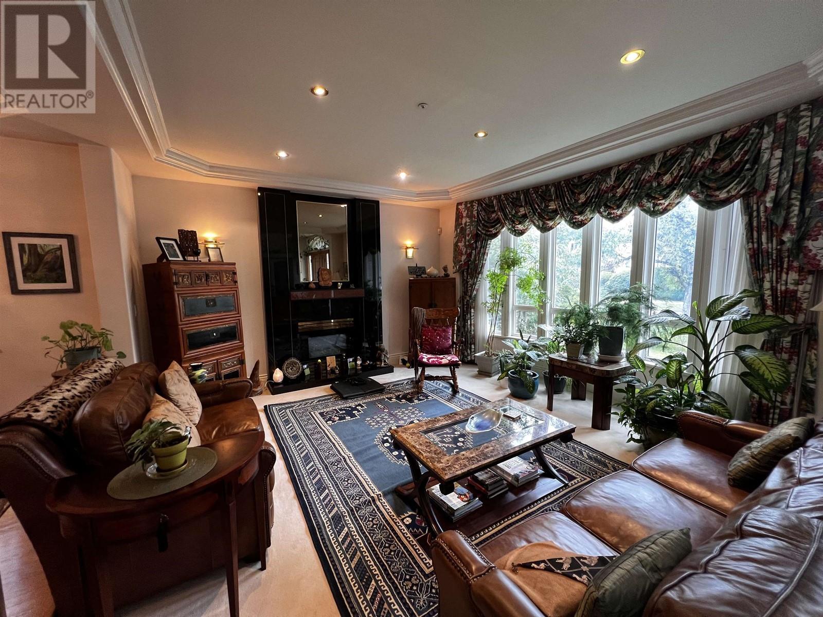 Listing Picture 3 of 22 : 1638 W 61ST AVENUE, Vancouver / 溫哥華 - 魯藝地產 Yvonne Lu Group - MLS Medallion Club Member