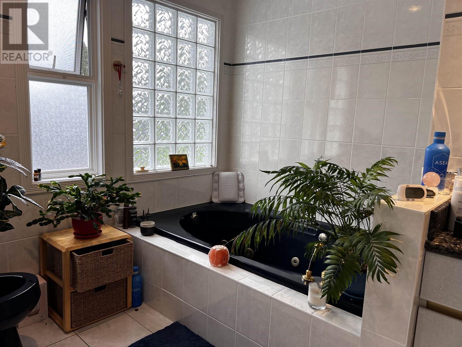 Listing Picture 19 of 22 : 1638 W 61ST AVENUE, Vancouver / 溫哥華 - 魯藝地產 Yvonne Lu Group - MLS Medallion Club Member