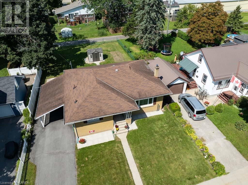 258 Arthur Street, Gananoque, Ontario  K7G 1B2 - Photo 4 - 40640572