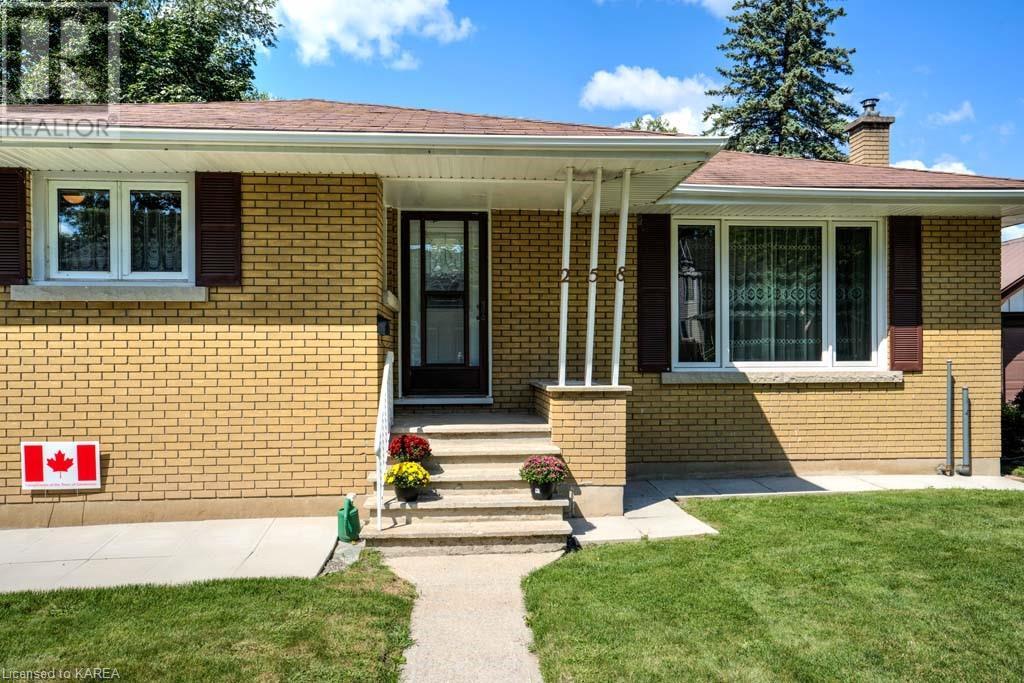 258 Arthur Street, Gananoque, Ontario  K7G 1B2 - Photo 11 - 40640572