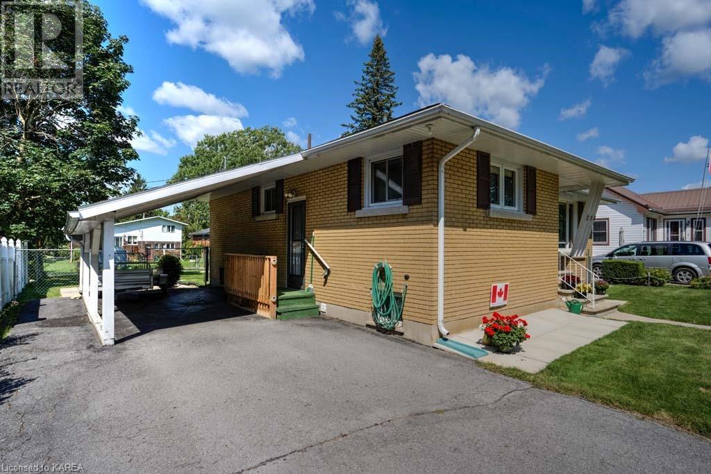 258 Arthur Street, Gananoque, Ontario  K7G 1B2 - Photo 12 - 40640572