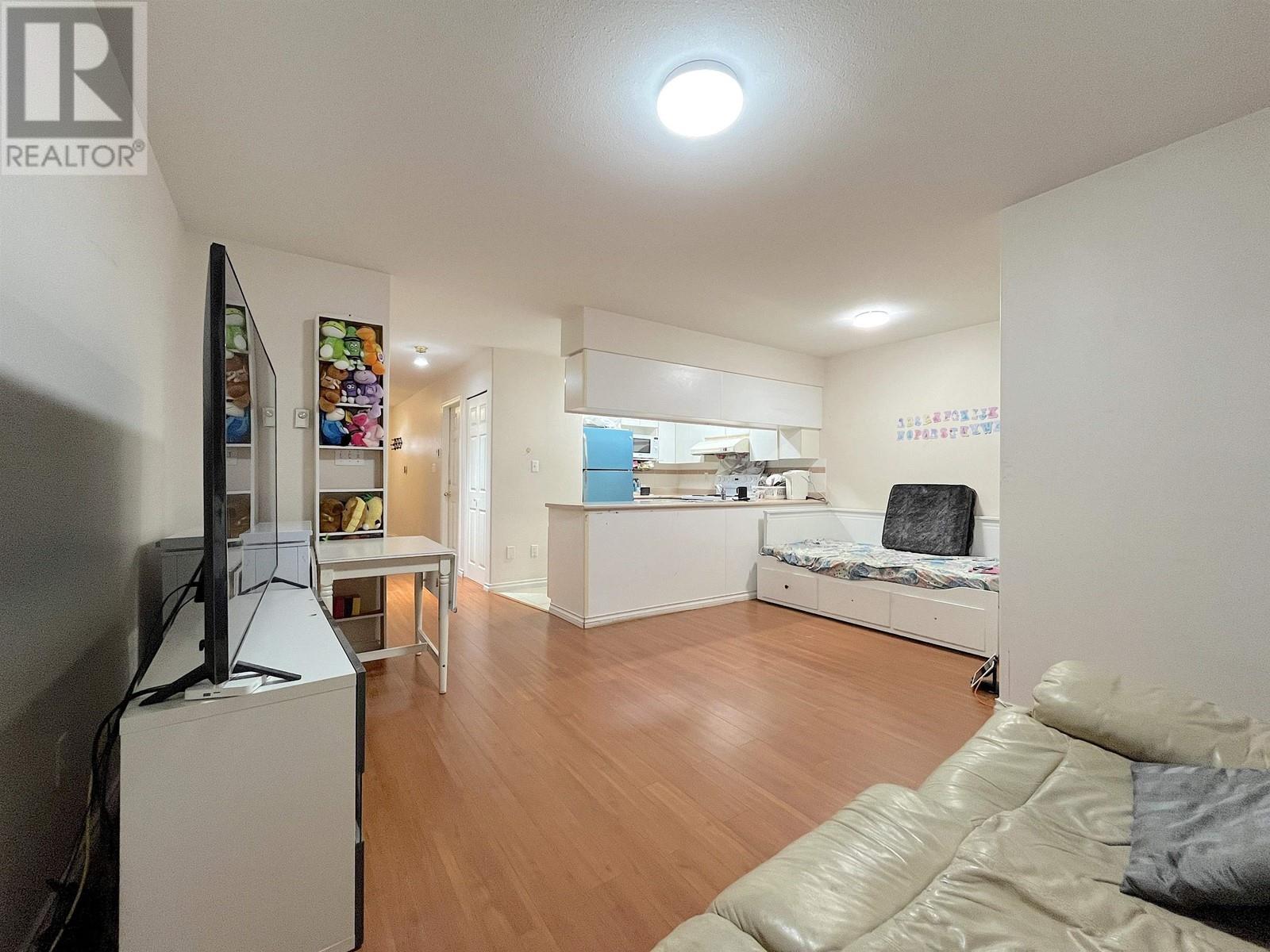 Listing Picture 4 of 18 : 14 8780 BENNETT ROAD, Richmond / 烈治文 - 魯藝地產 Yvonne Lu Group - MLS Medallion Club Member