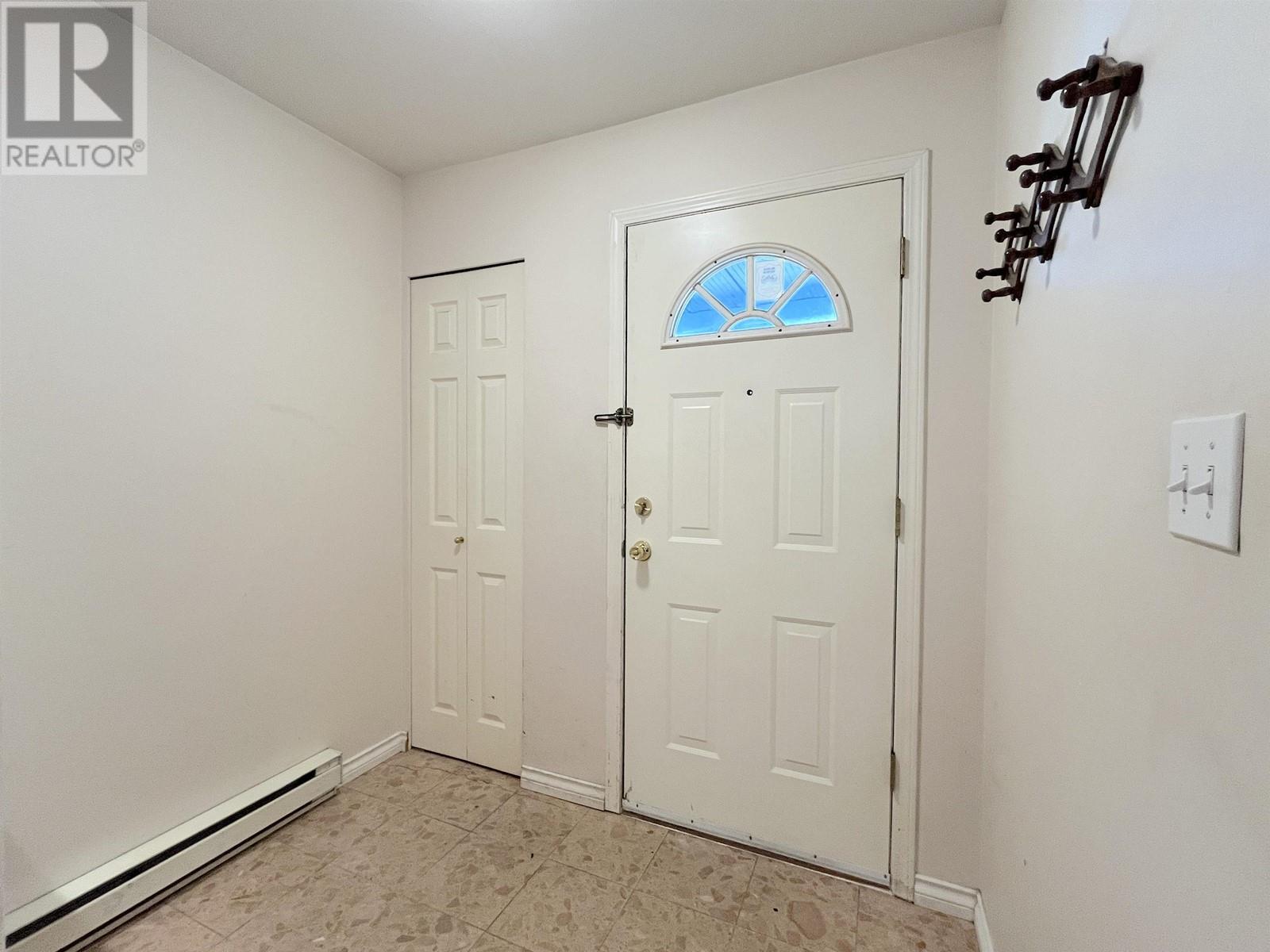 Listing Picture 2 of 18 : 14 8780 BENNETT ROAD, Richmond / 烈治文 - 魯藝地產 Yvonne Lu Group - MLS Medallion Club Member