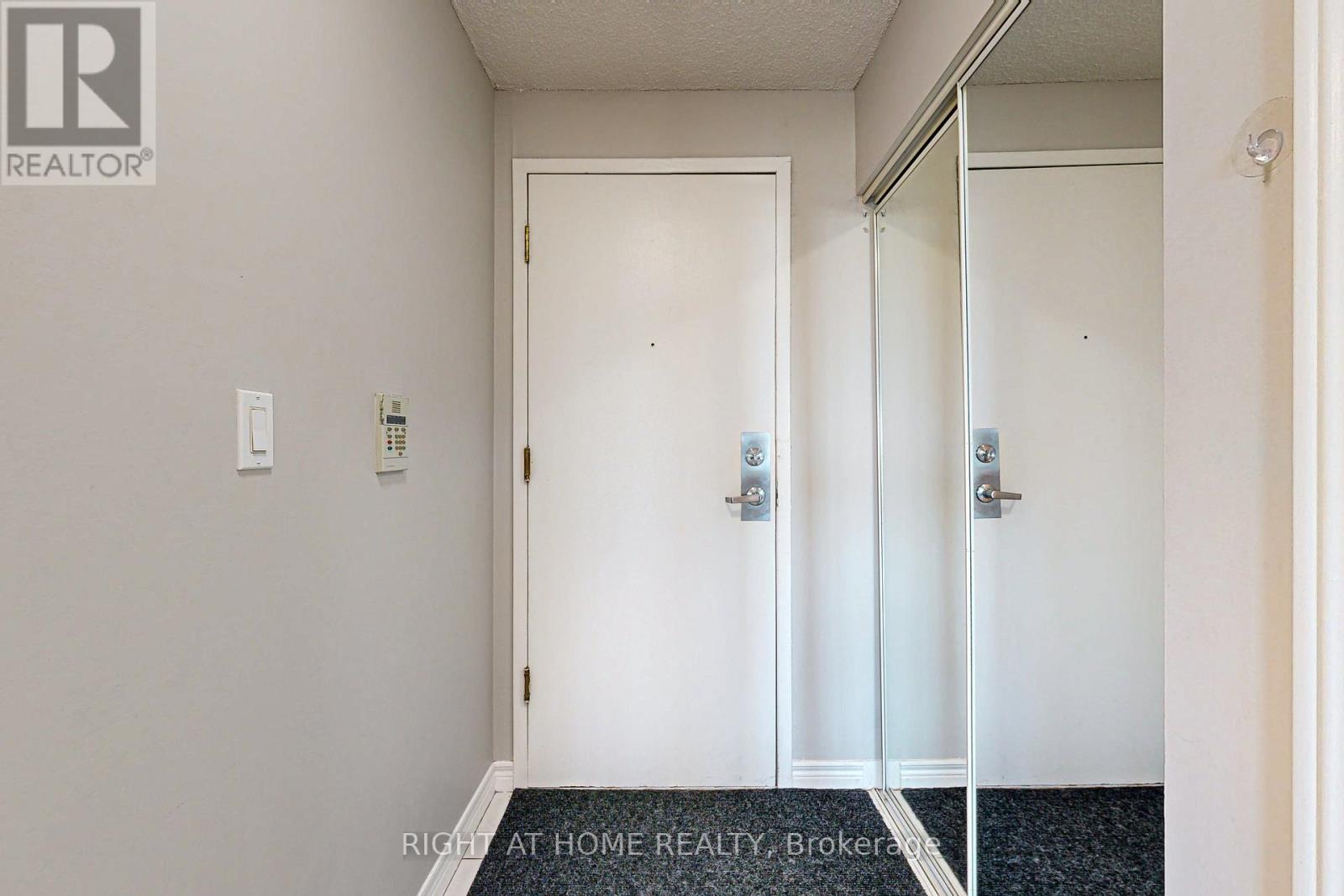 1739 - 68 Corporate Drive, Toronto, Ontario  M1H 3H3 - Photo 3 - E9297456