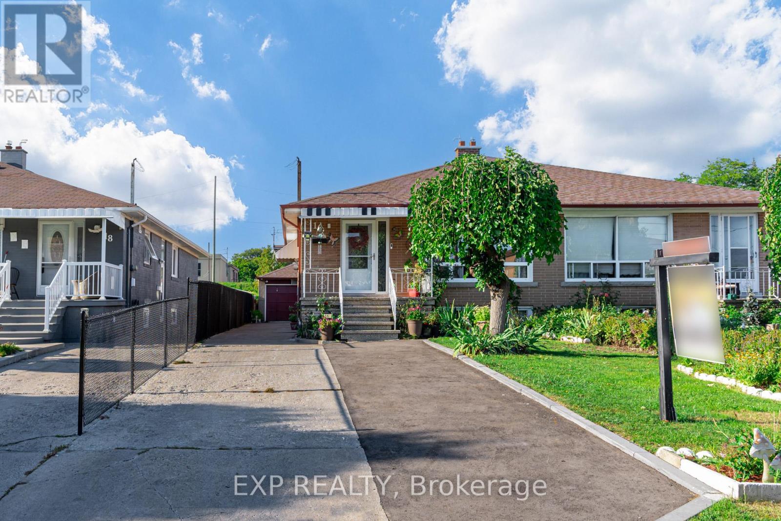 16 Heavitree Drive, Toronto (Downsview-Roding-Cfb), Ontario  M3L 1K6 - Photo 1 - W9297593