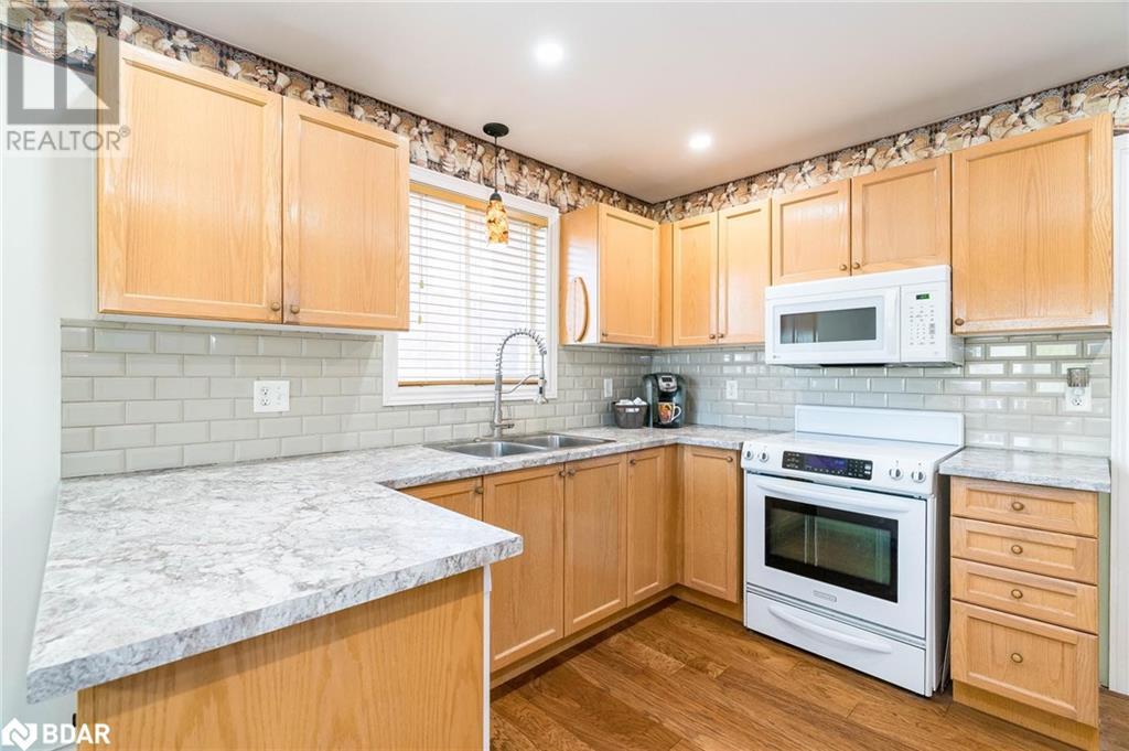 4 Marjoy Avenue, Barrie, Ontario  L4M 6N6 - Photo 4 - 40640077