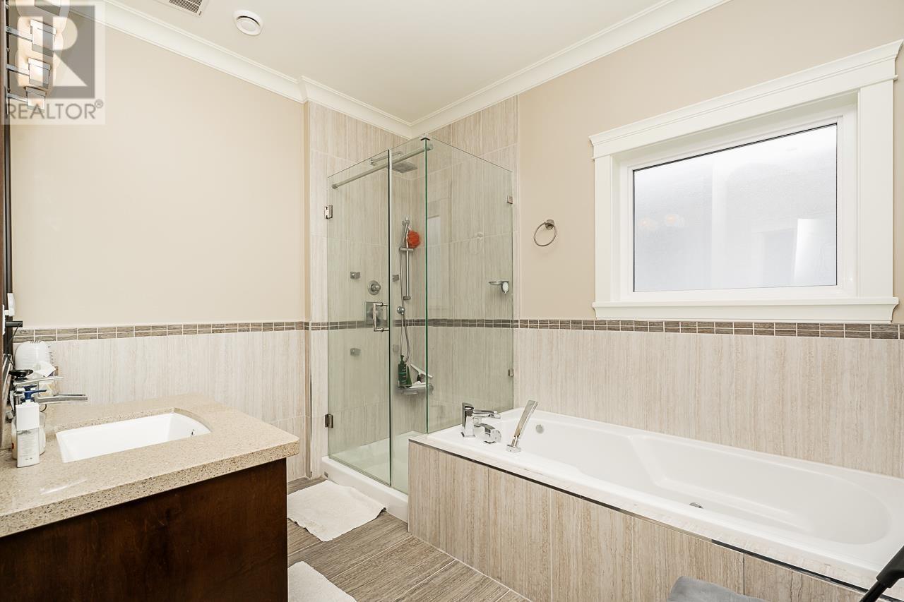 Listing Picture 30 of 40 : 9028 PINEWELL CRESCENT, Richmond / 烈治文 - 魯藝地產 Yvonne Lu Group - MLS Medallion Club Member