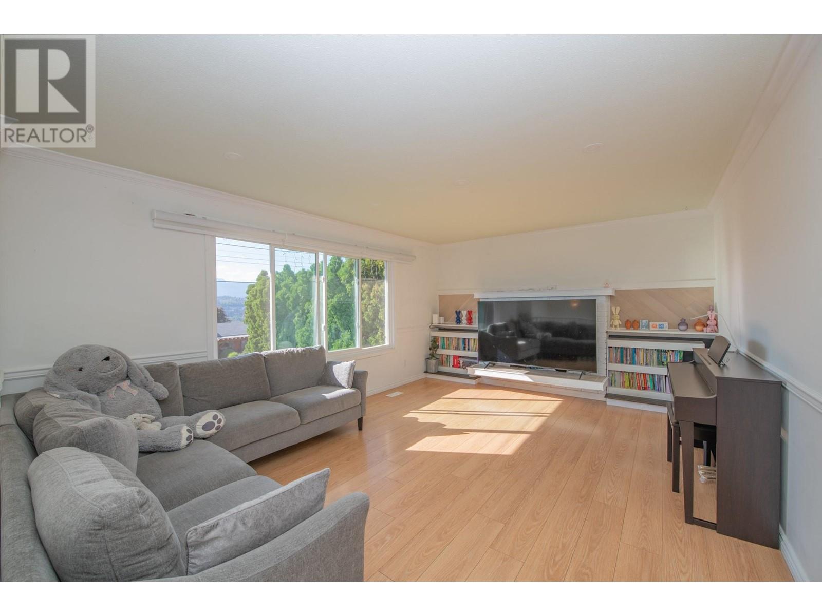 Property at 10781 Cheryl Road image 3