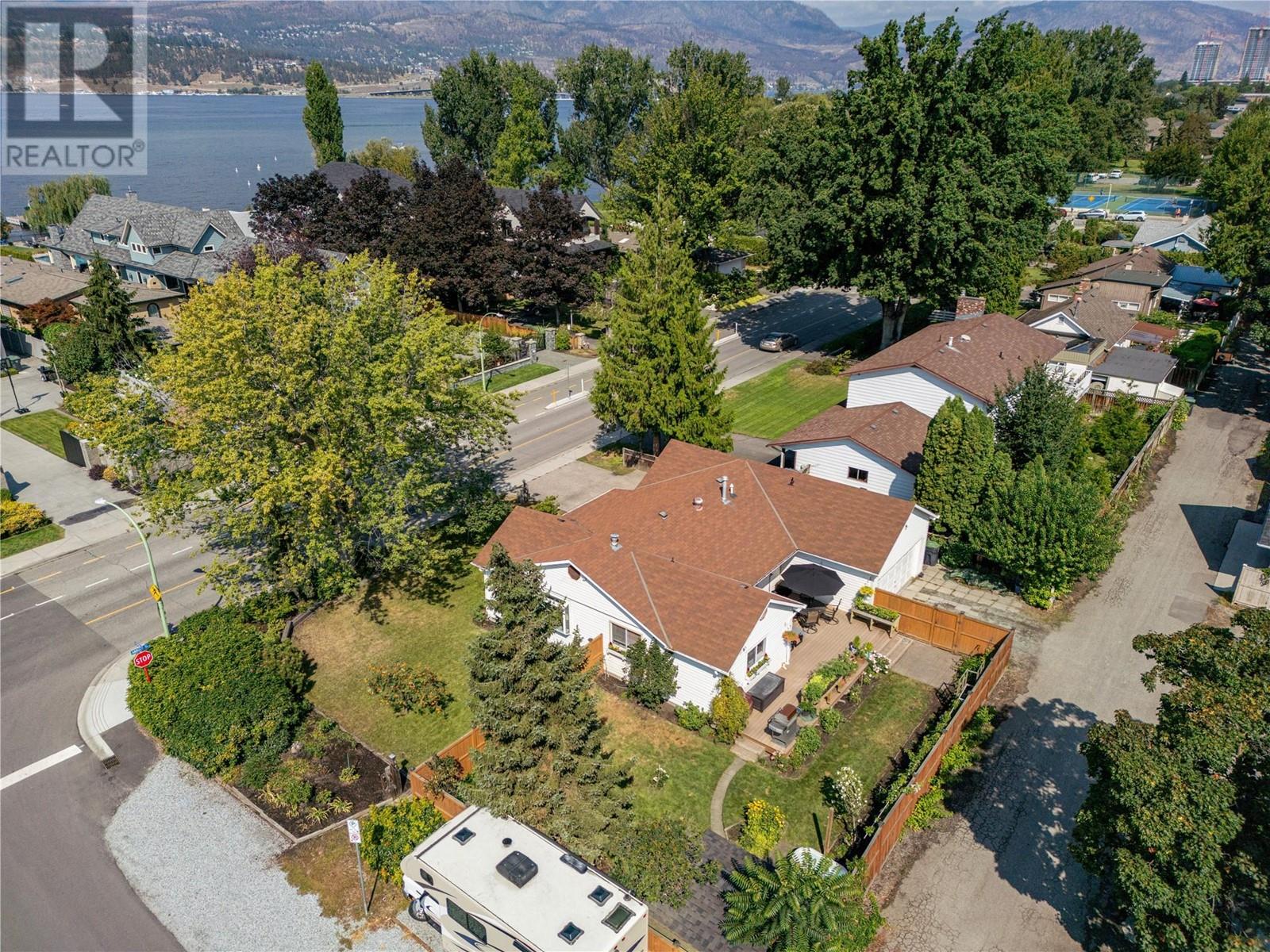 2691 Abbott Street, Kelowna, British Columbia  V1Y 1G3 - Photo 4 - 10323288