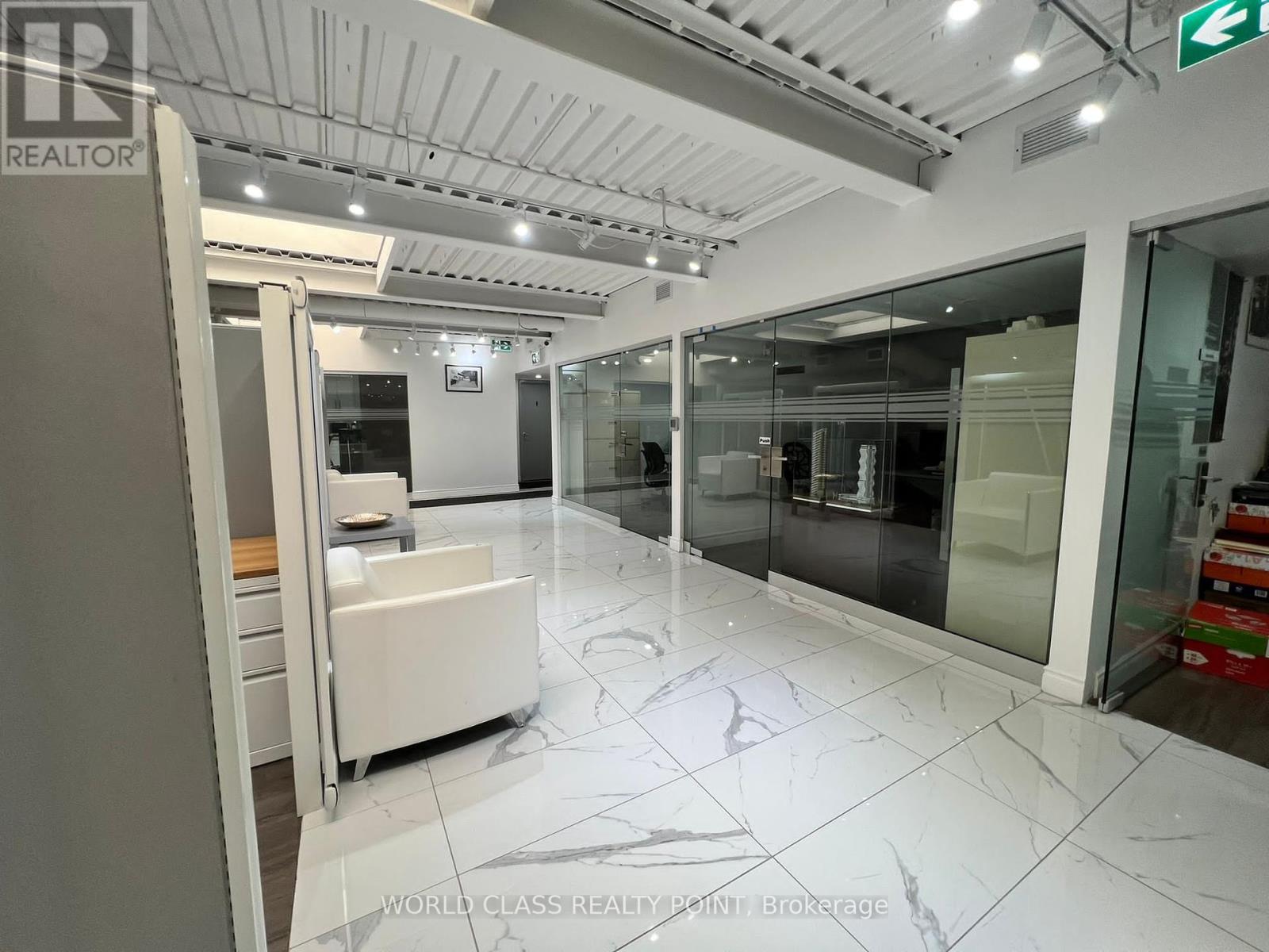 C113 - 55 Lebovic Avenue, Toronto (Clairlea-Birchmount), Ontario  M1L 0H2 - Photo 5 - E9298907